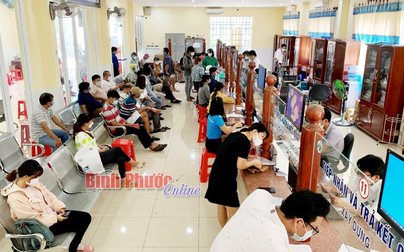 Ngày đầu thực hiện giãn cách theo vùng, nhu cầu giải quyết thủ tục đất đai tăng cao