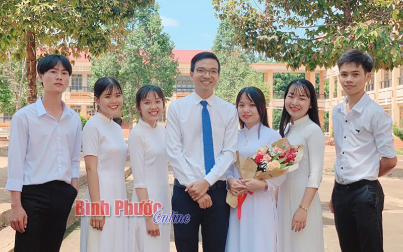 Người thầy “thắp lửa” đam mê môn Sử