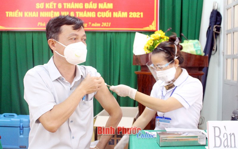 Người tiêm đủ 2 mũi vắc-xin Covid-19 về/đến Bình Phước từ vùng có dịch không phải cách ly tập trung