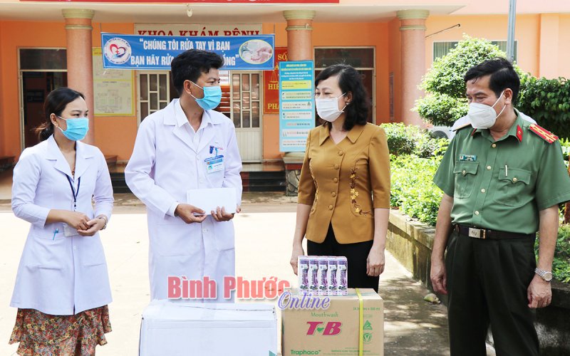 Phó bí thư Thường trực Tỉnh ủy thăm, động viên lực lượng kiểm soát phòng, chống dịch Covid