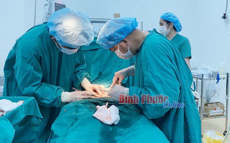 Sản phụ vỡ tử cung nguy kịch được cứu sống