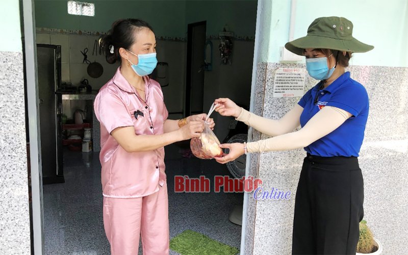 Tân Khai tặng 1.000 phần quà cho người lao động gặp khó khăn do dịch Covid-19