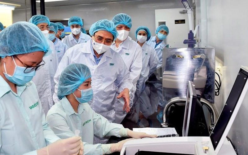 Thủ tướng yêu cầu tạo mọi điều kiện thuận lợi để sản xuất vaccine trong nước sớm nhất