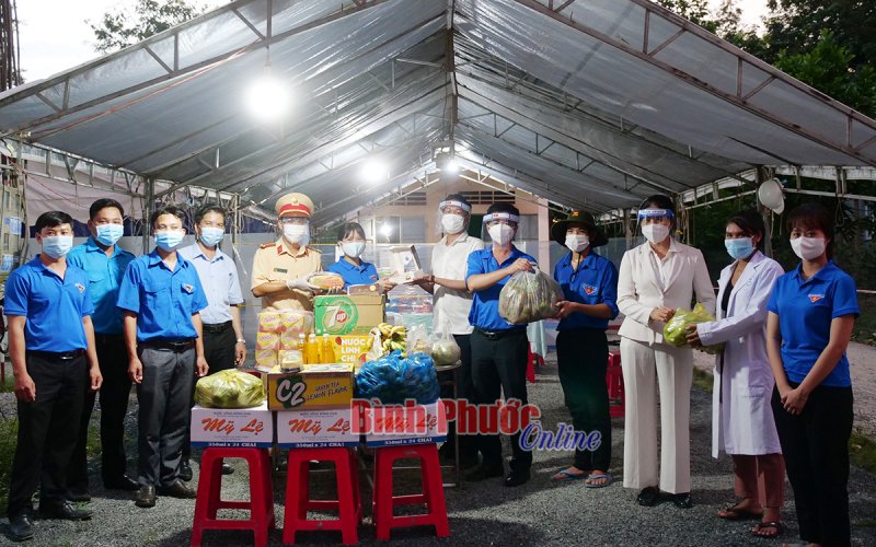 Tỉnh đoàn thăm các đội hình thanh niên tình nguyện hỗ trợ phòng, chống dịch