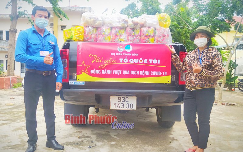 Tô thắm màu áo xanh trên khắp nẻo đường