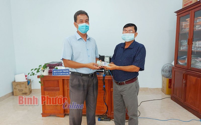 Ủy ban MTTQ Việt Nam huyện Phú Riềng tiếp nhận ủng hộ gần 1 tỷ đồng