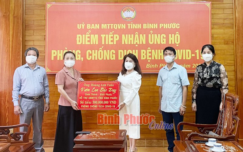 Ủy ban MTTQ VN tỉnh tiếp nhận 300 triệu đồng ủng hộ phòng, chống dịch