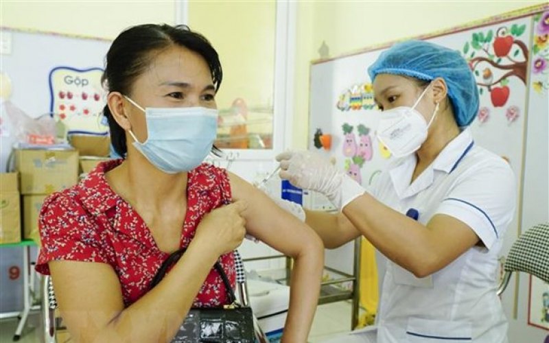 Vẫn còn một số đơn vị chậm trễ trong tiêm vắc-xin phòng COVID-19