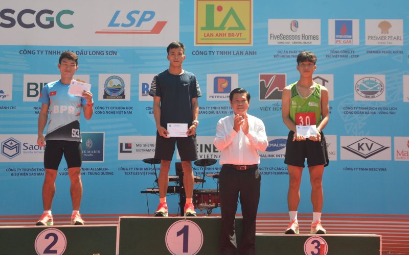 Bế mạc và trao giải cho các VĐV, đội tuyển đạt thành tích cao