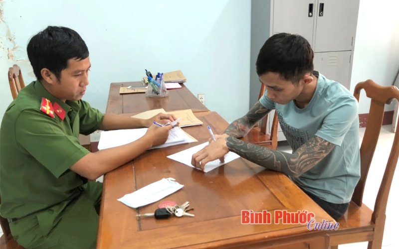 Bình Phước: Bắt tạm giam đối tượng có 2 tiền án gây thương tích cho khách hát karaoke