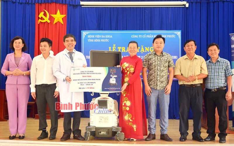Bình Phước: Đơn vị Tim mạch can thiệp tiếp nhận hỗ trợ trang thiết bị y tế
