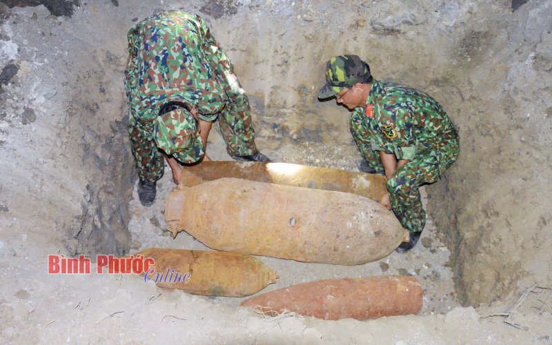 Bình Phước: Lực lượng công binh xử lý an toàn hơn 3.000kg bom, đạn pháo, vật nổ các loại