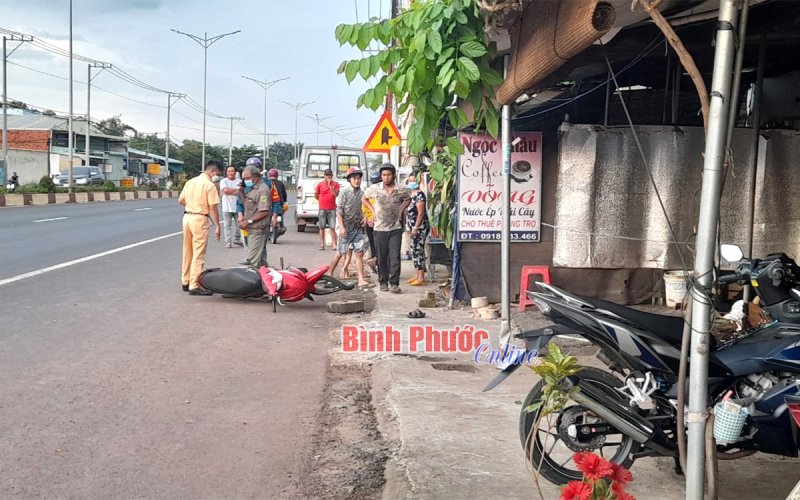 Bình Phước: Tông vào trụ sắt mái hiên nhà dân, người phụ nữ tử vong tại chỗ