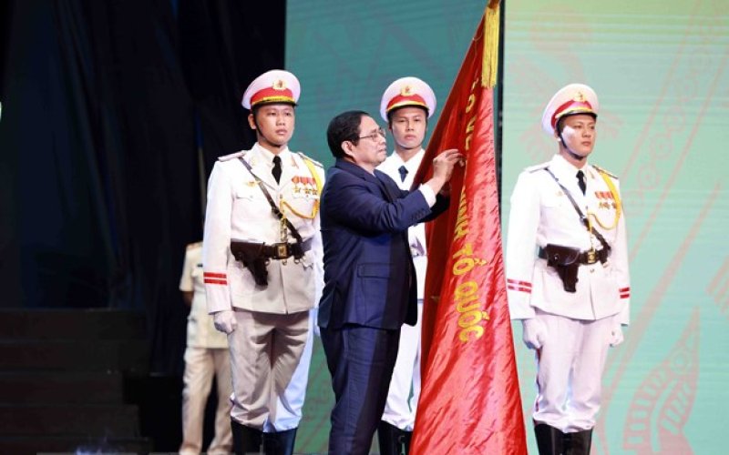 Đảng lãnh đạo tuyệt đối, trực tiếp mọi mặt đối với Công an nhân dân