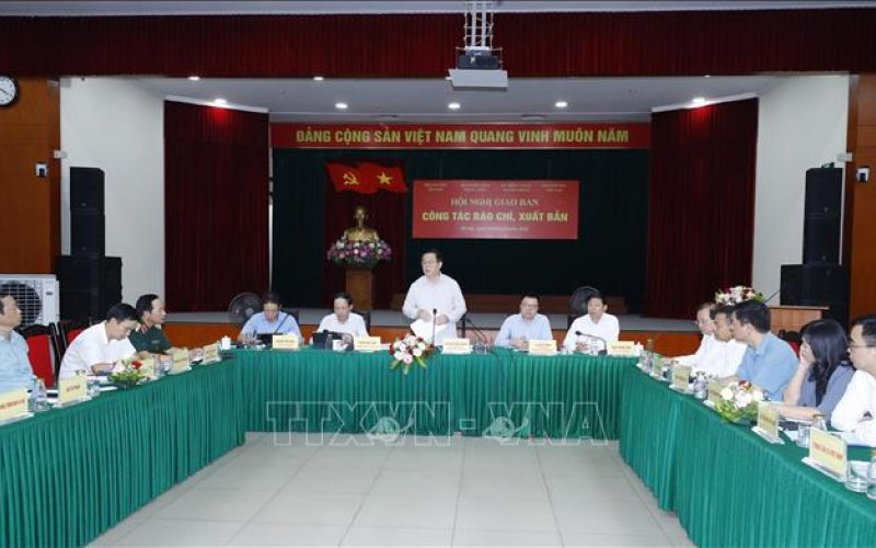 Đẩy mạnh xây dựng, chỉnh đốn Đảng, hệ thống chính trị trong các cơ quan báo chí, xuất bản