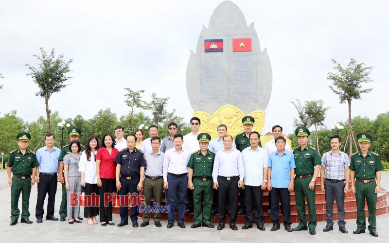 Đoàn công tác Ban Tuyên giáo Trung ương khảo sát tại tuyến biên giới Lộc Ninh