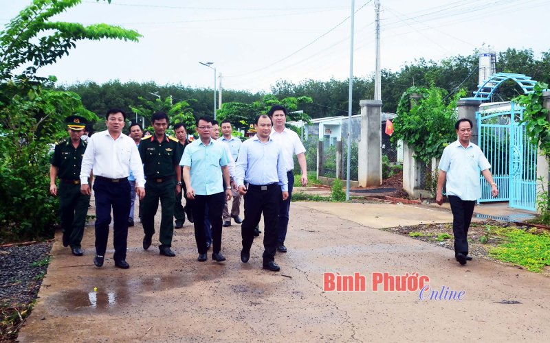 Đoàn công tác Ban Tuyên giáo Trung ương thăm khu dân cư biên giới Bù Đốp