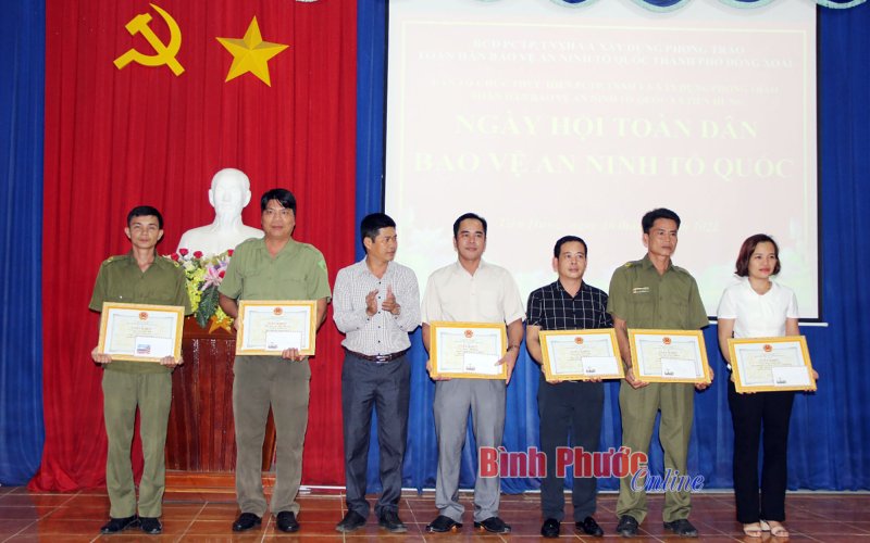 Đồng Xo&agrave;i: Ng&agrave;y hội điểm to&agrave;n d&acirc;n bảo vệ an ninh Tổ quốc 2022