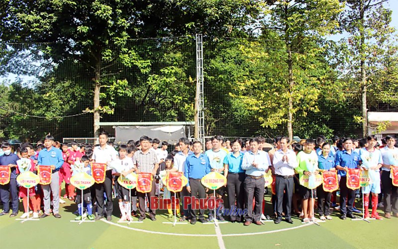 Gần 200 em tham gia giải bóng đá U15 Cao su Bình Long