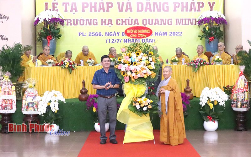 Lãnh đạo tỉnh Bình Phước thăm, chúc mừng các chùa nhân lễ Vu lan năm 2022