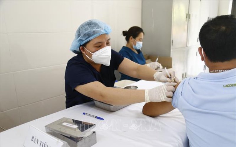 Lo ngại bùng dịch khi số ca mắc COVID-19 ngày càng tăng, các biến chủng mới xâm nhập