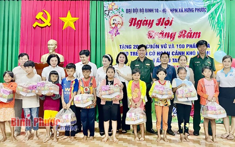 Mang niềm vui đến trẻ em huyện biên giới Bù Đốp