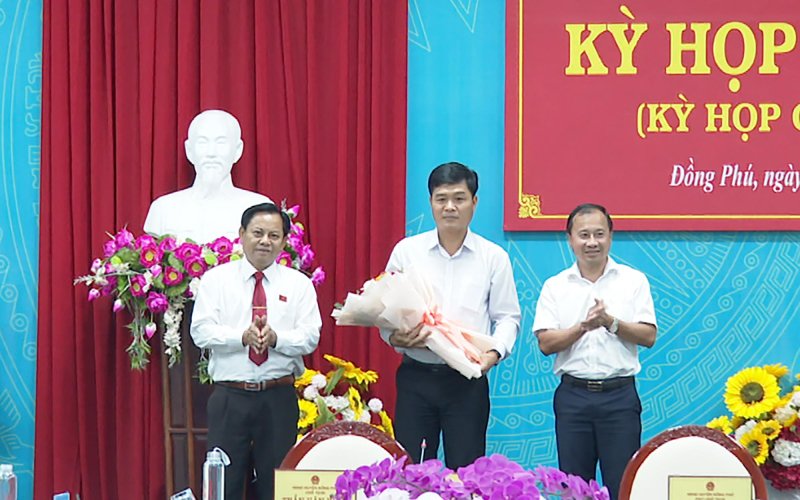 Ông Hoa Vận Định được bầu giữ chức Phó chủ tịch UBND huyện Đồng Phú