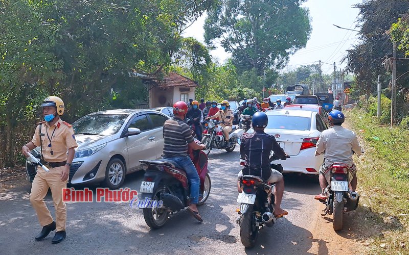 Phía sau cơn sốt đất lịch sử