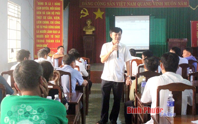 Phú Riềng: Người dân đồng thuận mở rộng đường trước UBND xã Long Tân