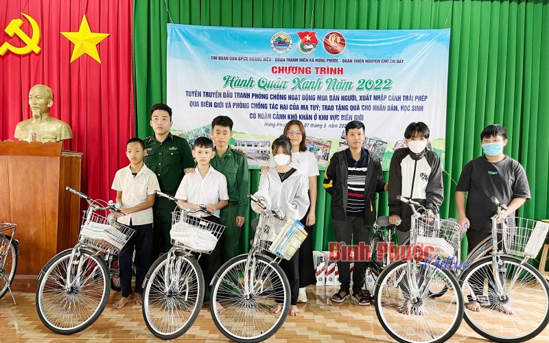 San sẻ yêu thương, tiếp sức đến trường