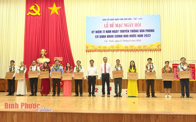 Tuyên dương 13 điển hình tiên tiến ngành văn phòng tỉnh Bình Phước năm 2022