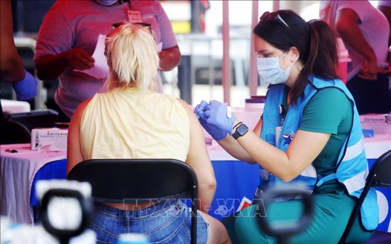 WHO nghi&ecirc;n cứu khả năng đột biến gen khiến bệnh đậu m&ugrave;a khỉ l&acirc;y lan