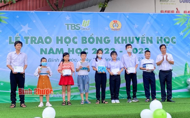 187 suất học bổng tặng con công nhân