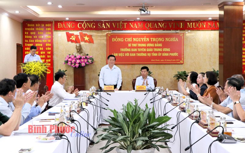 Bí thư Trung ương Đảng, Trưởng ban Tuyên giáo Trung ương Nguyễn Trọng Nghĩa làm việc với Ban Thường vụ Tỉnh ủy Bình Phước