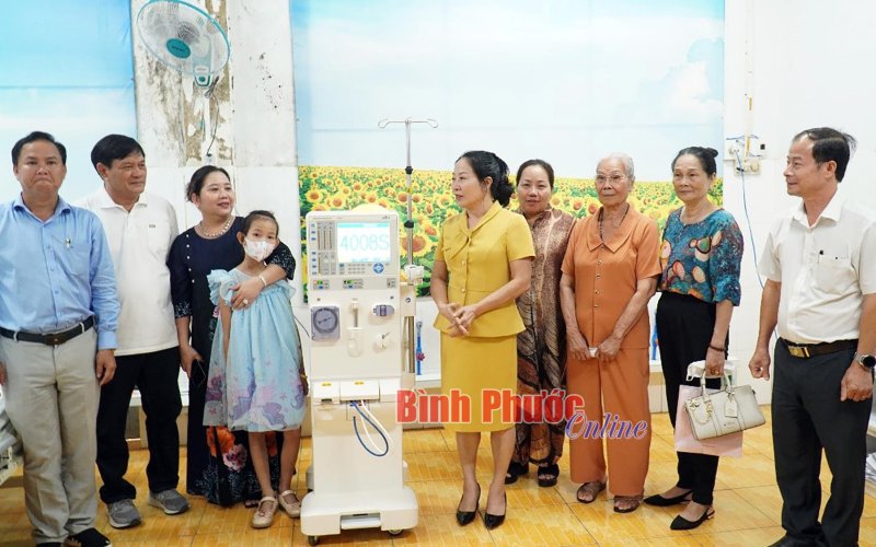 Bình Long nhận máy chạy thận do một gia đình trao tặng