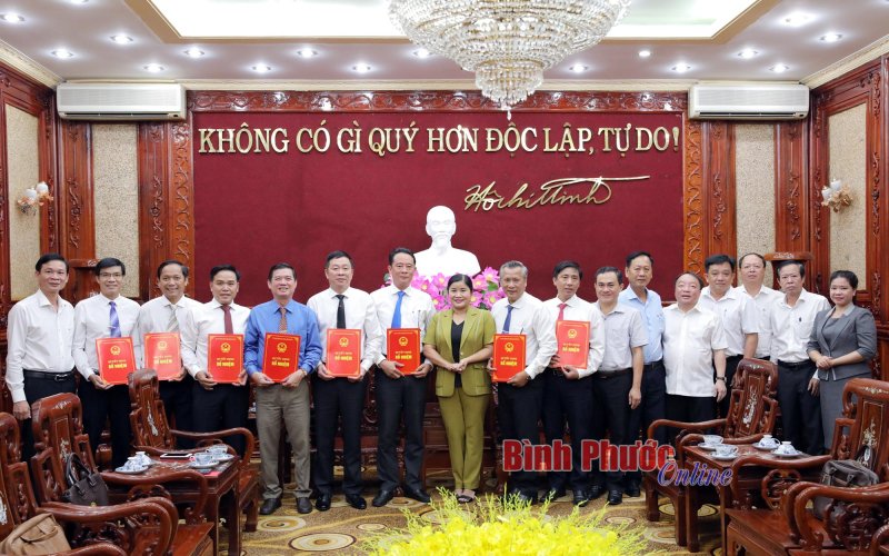 Bình Phước: Công bố các quyết định về công tác cán bộ