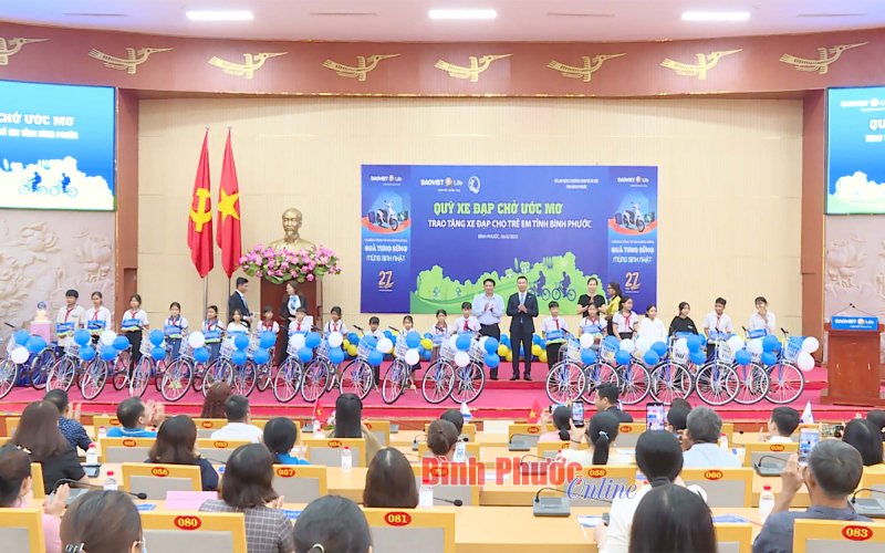 Bình Phước: “Xe đạp chở ước mơ” đến với học sinh hoàn cảnh khó khăn