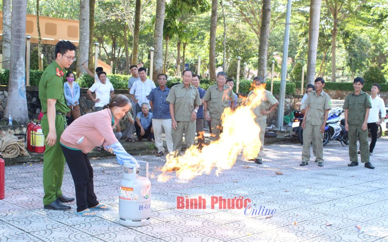 Bù Đốp: Hơn 500 người được tập huấn phòng cháy chữa cháy 