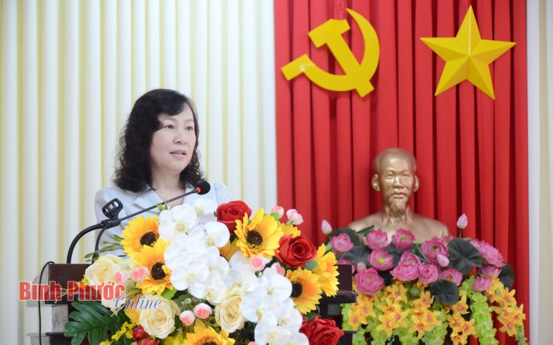 Chủ tịch HĐND tỉnh Huỳnh Thị Hằng tiếp xúc cử tri thị xã Bình Long