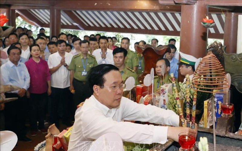 Chủ tịch nước Võ Văn Thưởng dâng hương tưởng niệm 54 năm Ngày mất của Chủ tịch Hồ Chí Minh