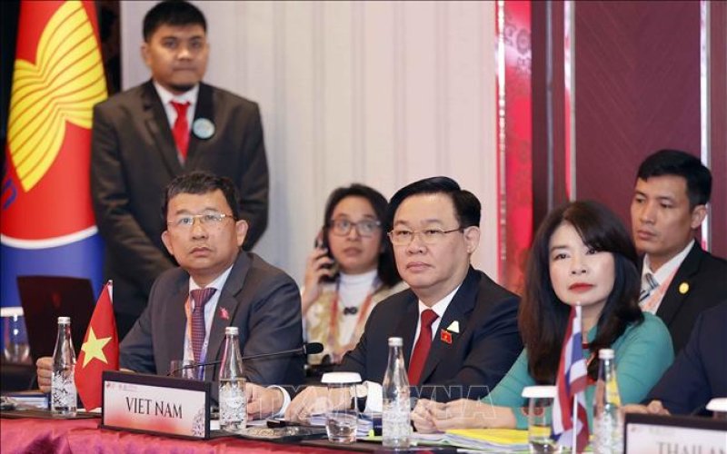 Chủ tịch Quốc hội Vương Đình Huệ dự phiên họp Ban Chấp hành AIPA