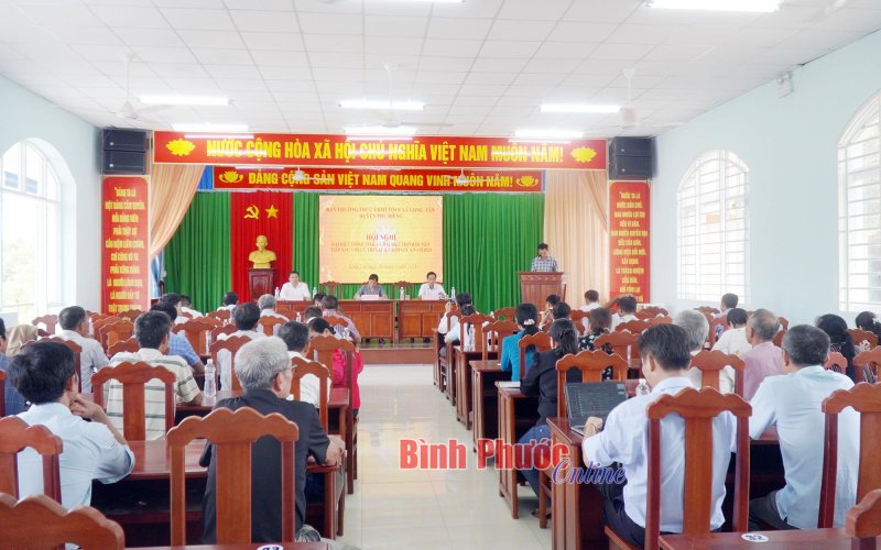 Cử tri xã Long Tân phấn khởi khi được giải đáp thỏa đáng các kiến nghị