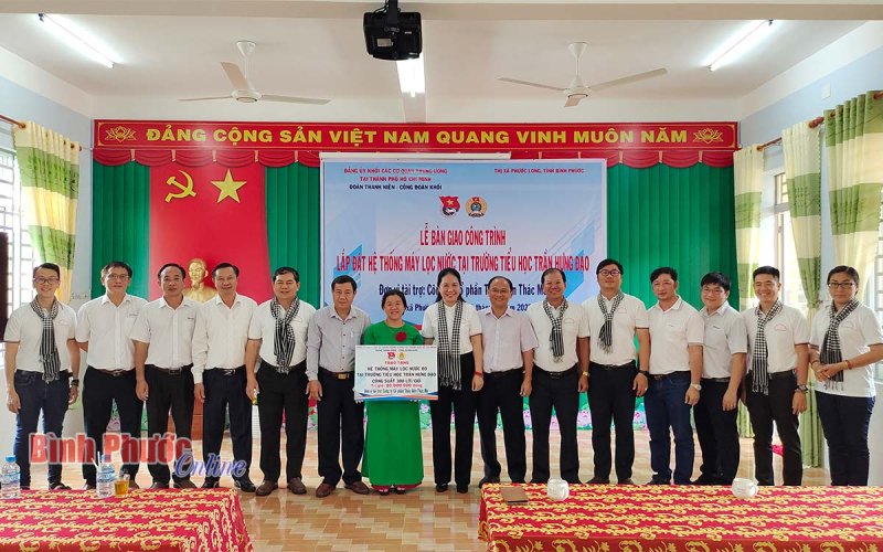 Đảng ủy Khối các cơ quan Trung ương thăm, tặng quà tại Bình Phước