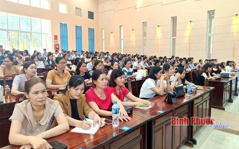 Đồng Phú: 942 cán bộ, giáo viên được bồi dưỡng chính trị hè 