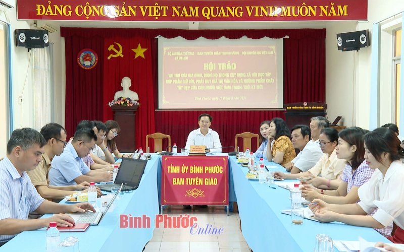 Gia đình, dòng họ có vai trò đặc bi&ecirc;̣t quan trọng trong x&acirc;y dựng xã h&ocirc;̣i học t&acirc;̣p