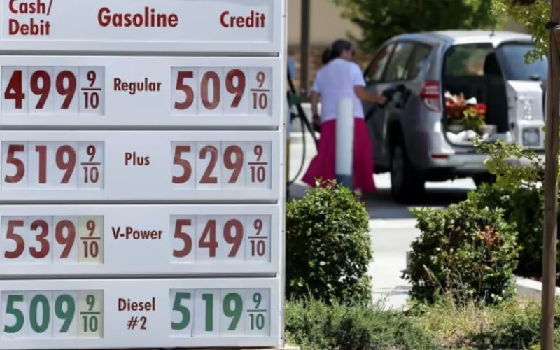 Giá xăng tăng gây nỗi lo mới tại Nhà Trắng