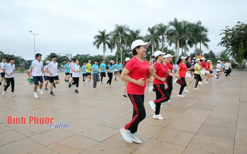 Giao lưu chạy marathon tại thị xã Phước Long