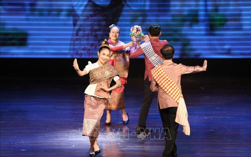 Giao lưu nghệ thuật tôn vinh sắc màu văn hóa các thành viên ASEAN