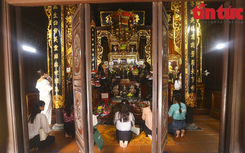 Giới trẻ đi cầu duy&ecirc;n ng&agrave;y Thất Tịch