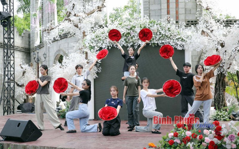 Hoàn thiện công tác chuẩn bị cho đêm nhạc 'Hơn cả yêu thương'